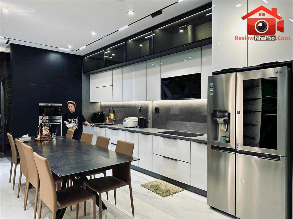 Review nhà phố Quận Tân Bình TP.HCM – Gia đình ở hay đầu tư? Đẹp, mới, giá 18.6 tỷ