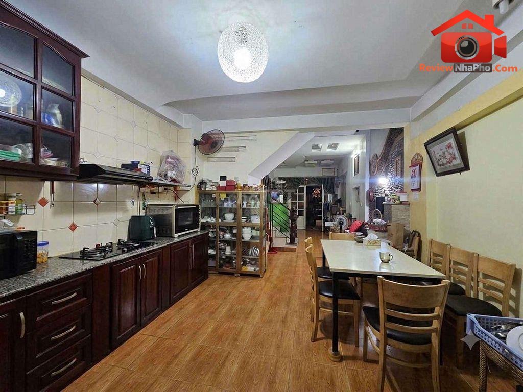 Review nhà phố TP.HCM khu vực đường Tên Lửa Quận Bình Tân giá 8.5 tỷ