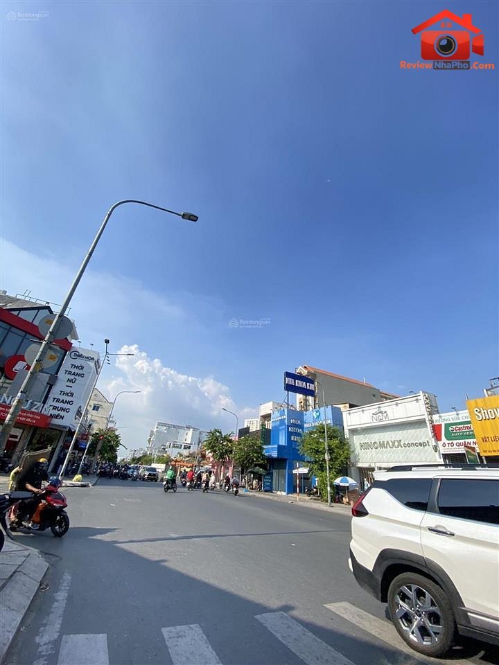 Review nhà phố mặt tiền đường Lũy Bán Bích, Quận Tân Phú, TP.HCM