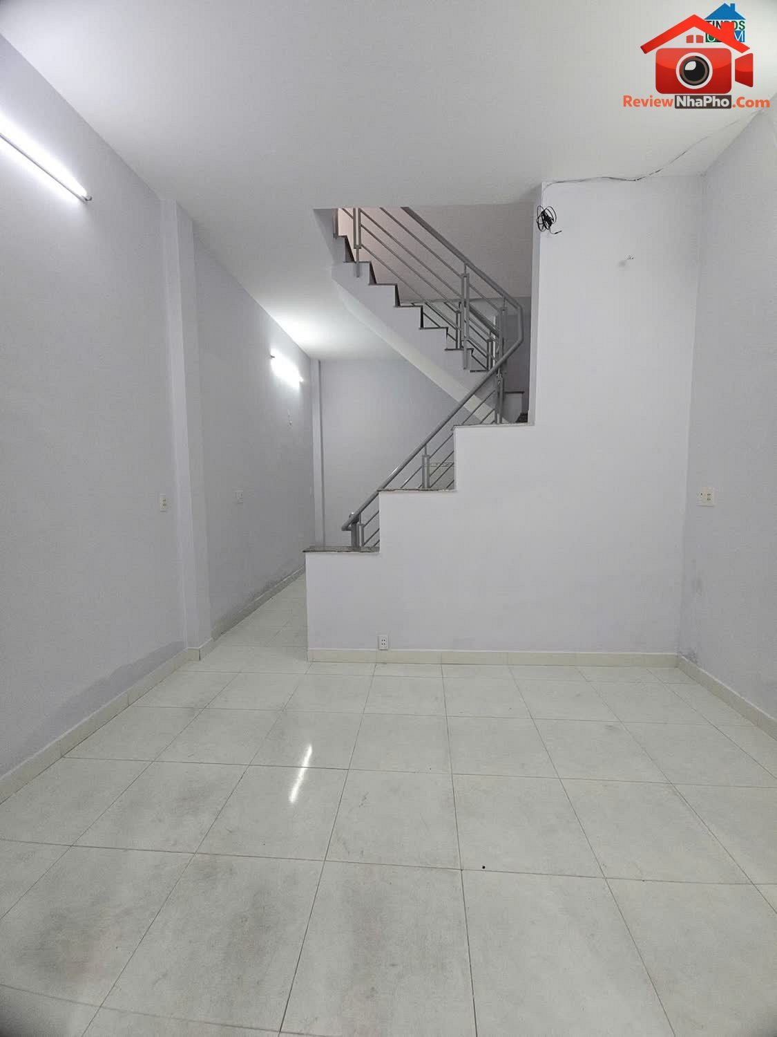 Review nhà phố TP.HCM gần chợ Lê Văn Quới, giá 4.05 tỷ