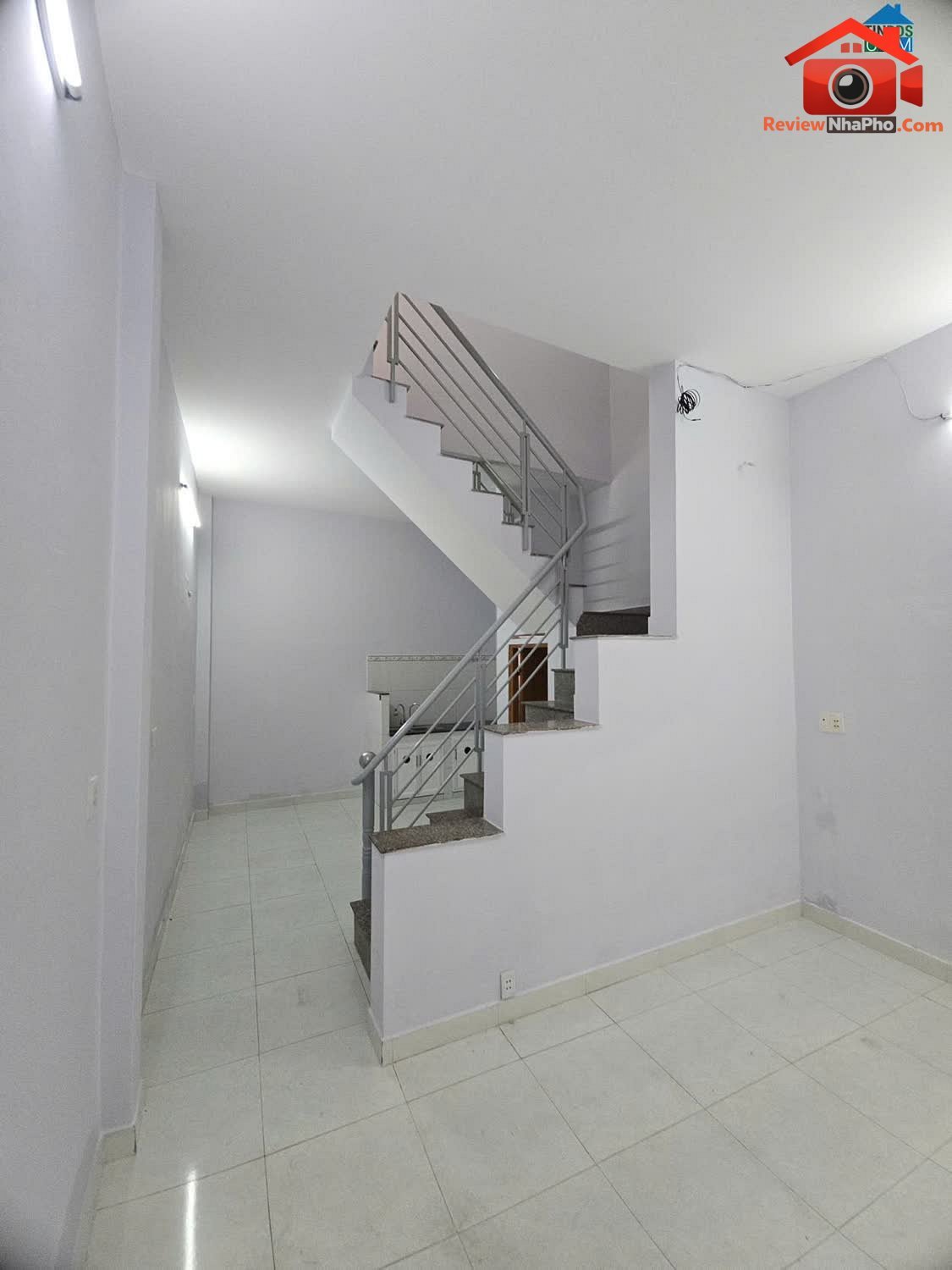 Review nhà phố TP.HCM gần chợ Lê Văn Quới, giá 4.05 tỷ