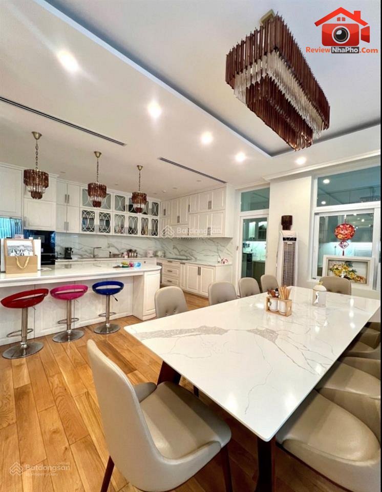 Review nhà phố Quận Tân Bình giá 64 tỷ, 175m²