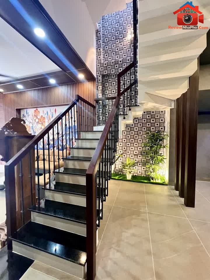 Review nhà phố TP.HCM: Bán nhà riêng Quận Tân Phú – 4PN, 5WC, giá 7,3 tỷ