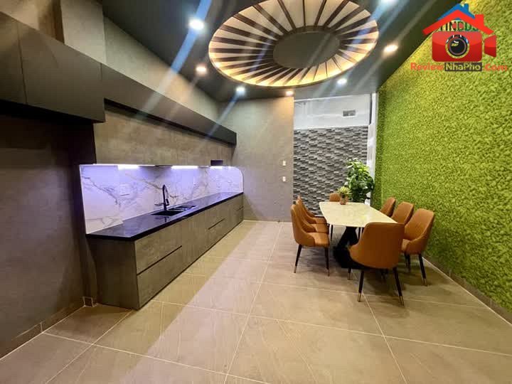 Review nhà phố TP.HCM: Bán nhà riêng Quận Tân Phú – 4PN, 5WC, giá 7,3 tỷ