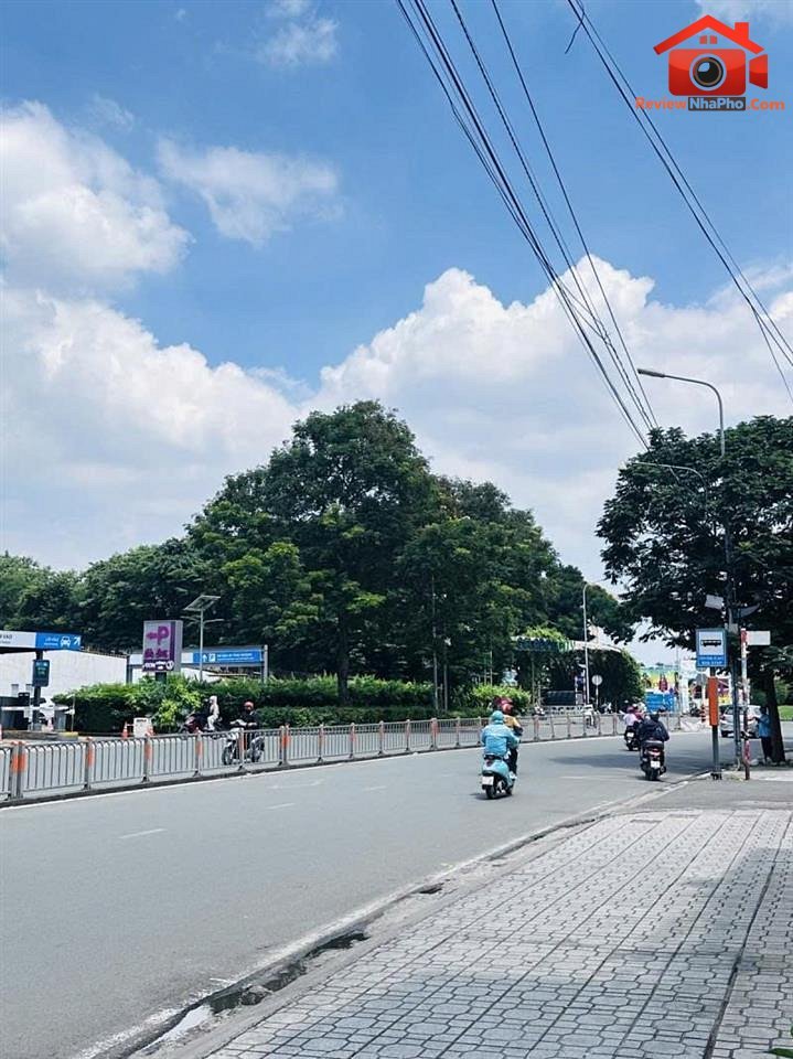 Review nhà phố mặt tiền Bờ Bao Tân Thắng Quận Tân Phú TP.HCM 23 tỷ