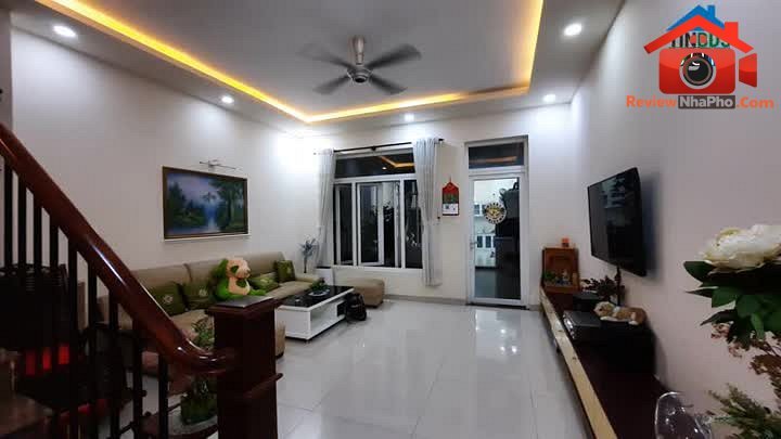 Review nhà phố Tân Bình giá 8.6 tỷ, 100m², 3PN sát nút giao Âu Cơ