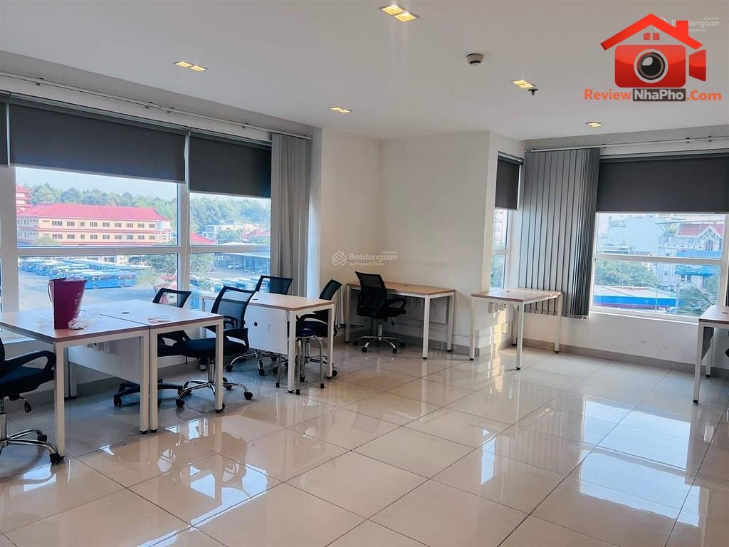 Review nhà phố TP.HCM: Căn hộ Sky Center 70m², giá 4.9 tỷ tại quận Tân Bình