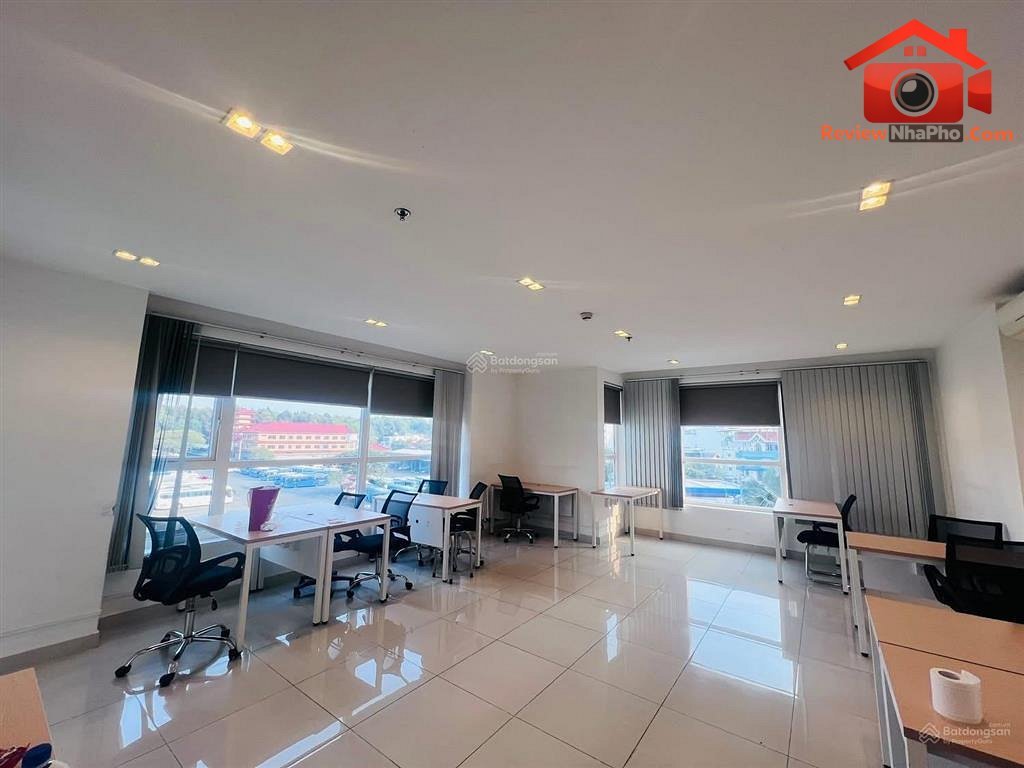 Review nhà phố TP.HCM: Căn hộ Sky Center 70m², giá 4.9 tỷ tại quận Tân Bình