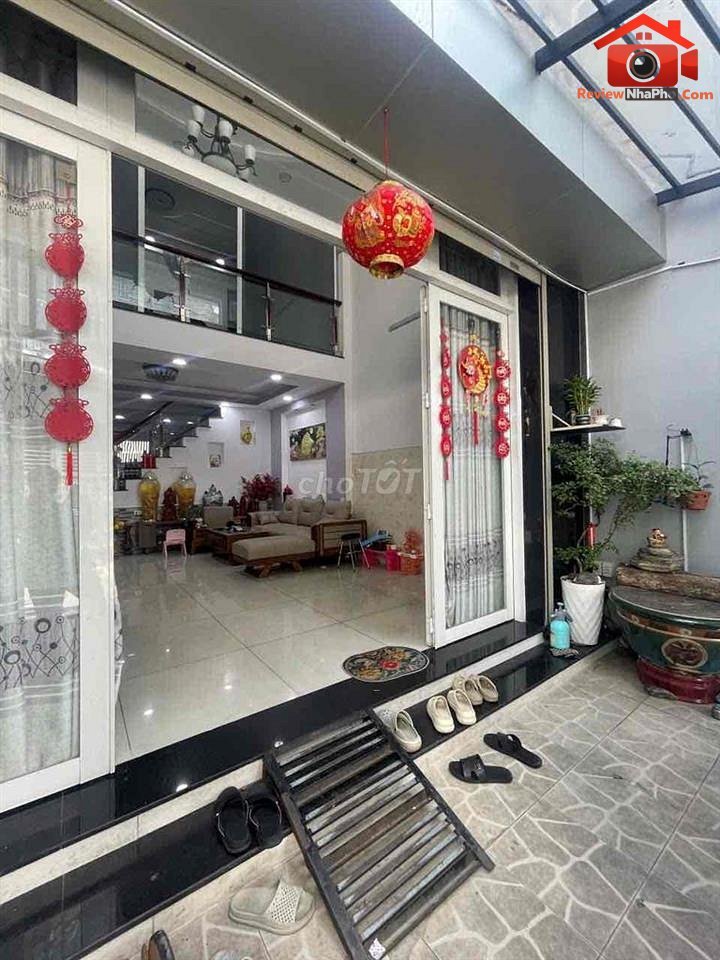 Review nhà phố Quận Tân Phú – 3 phòng ngủ, 2 tầng giá 5.5 tỷ