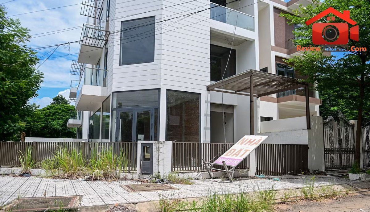 Bộ Tài chính đề xuất thu thuế 0,2% với đất bỏ hoang. Ảnh: Trần Chung. Đề xuất đánh thuế đất bỏ hoang cao gấp 7 lần vẫn quá nhẹ? - Ảnh 3.