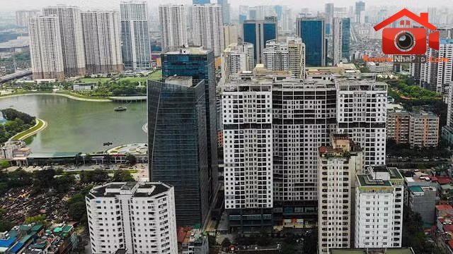 Đối với nhà chung cư, phần diện tích đất xây dựng được phân bổ cho từng căn hộ để xác định nghĩa vụ thuế của chủ sở hữu. Ảnh minh hoạ. Sát hạn nộp thuế đất phi nông nghiệp: Người dân cần làm gì, nộp ở đâu? - Ảnh 2.