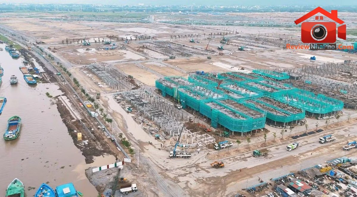 Hà Nội và TPHCM tiếp tục duy trì sức hút đầu tư, tạo lực đỡ cho hai thị trường bất động sản lớn nhất cả nước. Giá chào bán căn hộ mới ở TPHCM tiếp tục tăng, người mua thận trọng - Ảnh 1.