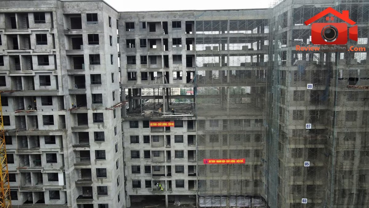 Nhiều gia đình trẻ, người có thu nhập thấp mong muốn giá nhà ở xã hội giảm, để họ có thể tiếp cận. Nhà ở xã hội ngày càng đắt đỏ, người trẻ mong chờ mức giá nào? - Ảnh 2.