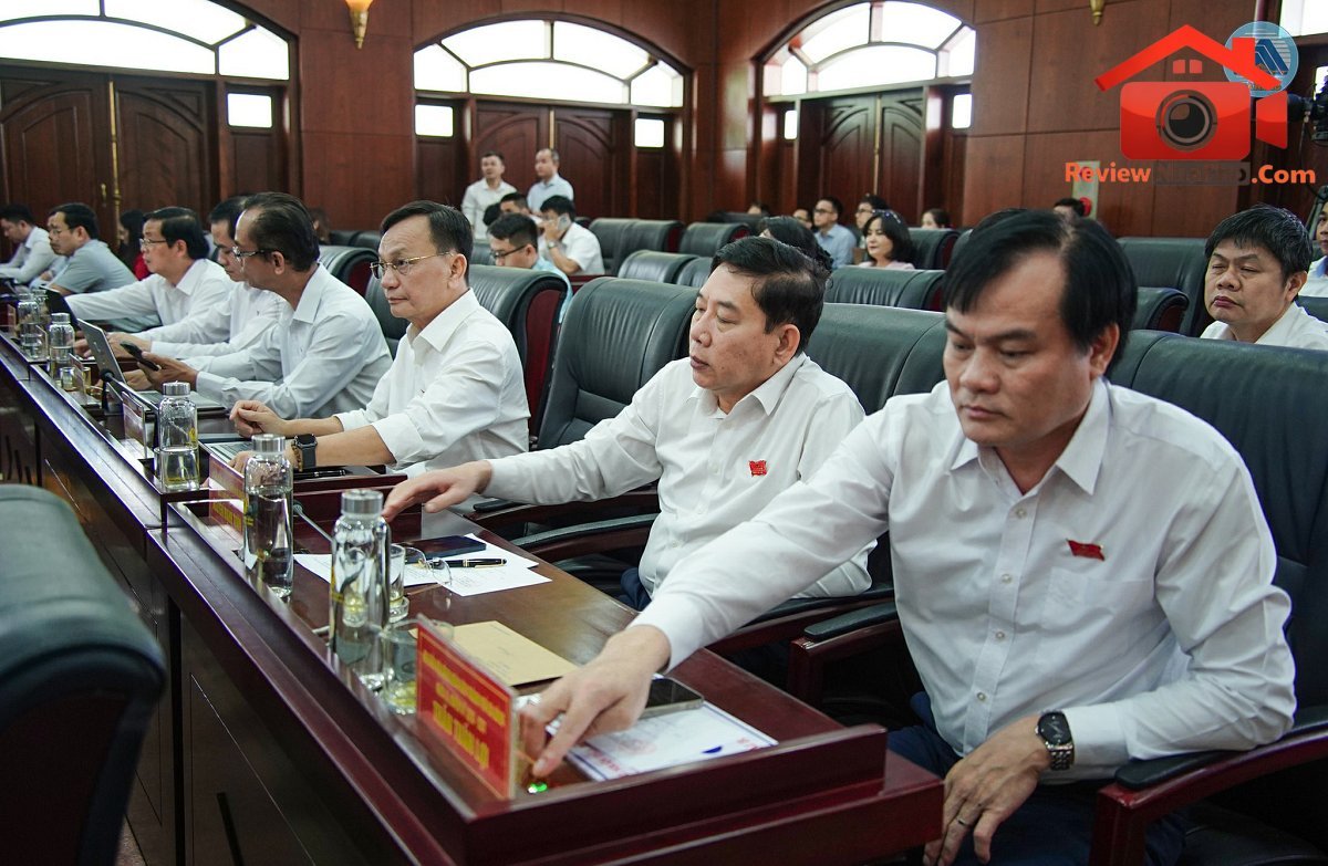 hoi-sinh-toa-thap-21-tang-cua-kinh-bac.jpg