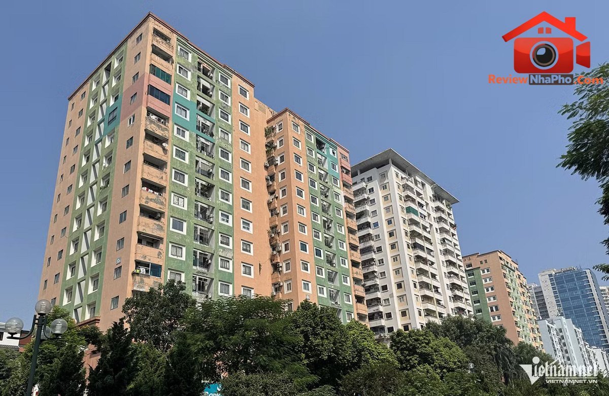 Các chung cư tại Mỹ Đình. Ảnh: D. Anh Chung cư từng có giá 8-12 triệu đồng/m2, nay rao bán tới 90 triệu - Ảnh 1.