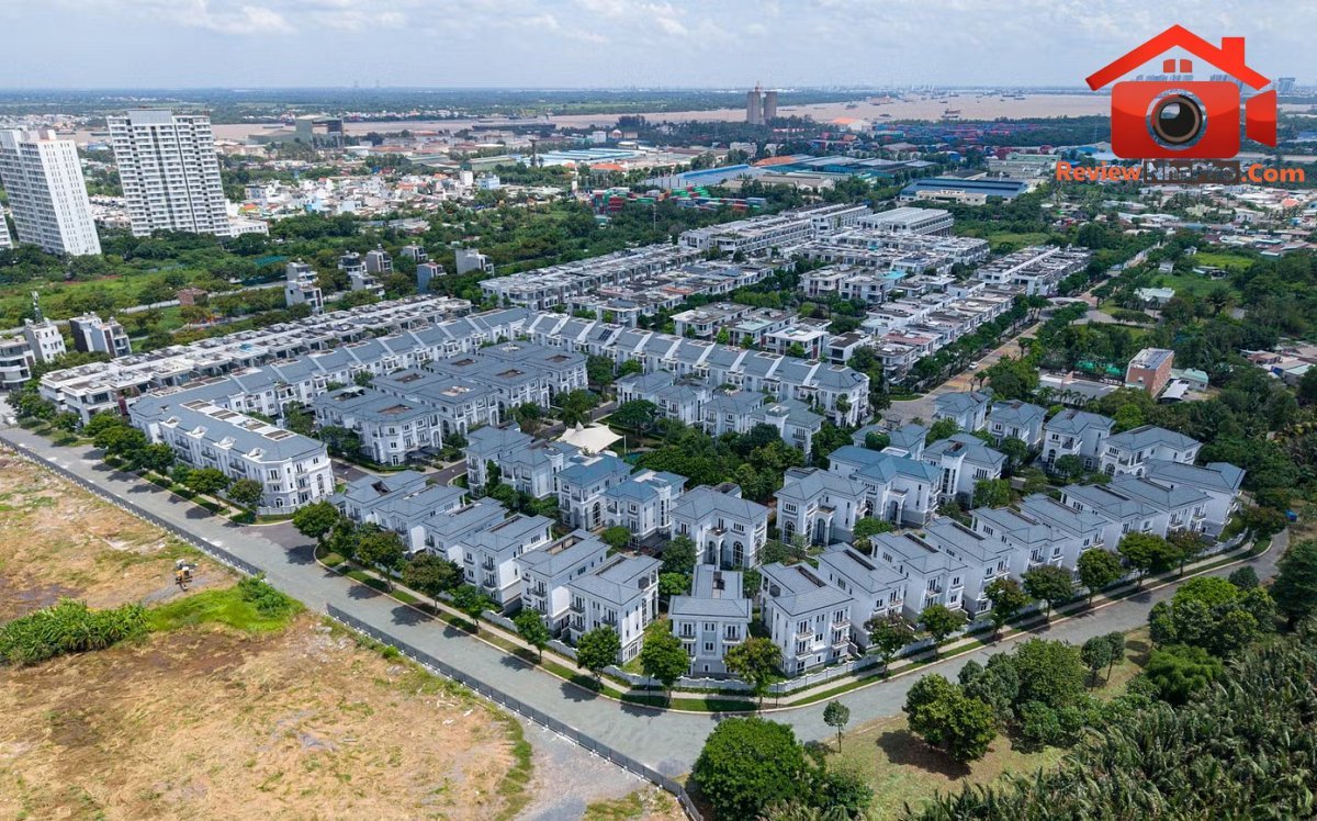 Khu đô thị Cát Lái xây dựng xong nhưng ít dân về ở. Ảnh: Trần Chung. Đề xuất đánh thuế đất bỏ hoang cao gấp 7 lần vẫn quá nhẹ? - Ảnh 2.