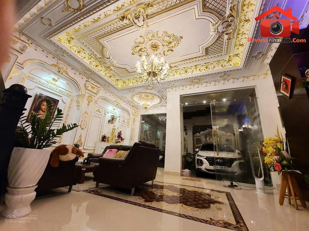 Review nhà phố tân cổ điển 3 lầu đường Cách Mạng Tháng Tám, Quận Tân Bình, 32 tỷ