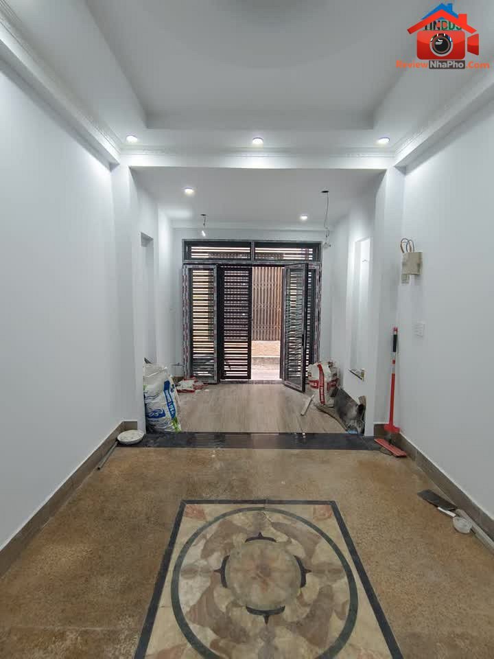 Review nhà phố TP.HCM 3 tầng 45m2 sân thượng gần hẻm xe hơi