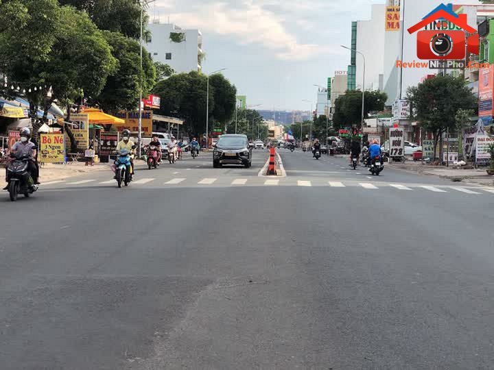 Review nhà phố Tân Phú, Hồ Chí Minh với 100m2 và g… – Bán nhà mặt phố Quận Tân Phú – TP Hồ Chí Minh giá 5 – 10 tỷ