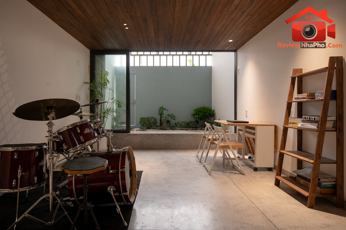 Cải tạo nhà ống hẹp 60m2 tại Huế Cấu trúc da thở hai lớp chống nắng hướng Tây và chống ngập- Ảnh 5.