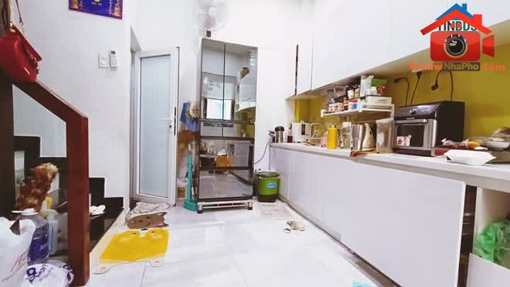 Review nhà phố Tân Bình 3 lầu 4PN chỉ 5.9 tỷ – Bán nhà mặt phố Quận Tân Bình – TP Hồ Chí Minh giá BÁN 5 – 7 tỷ