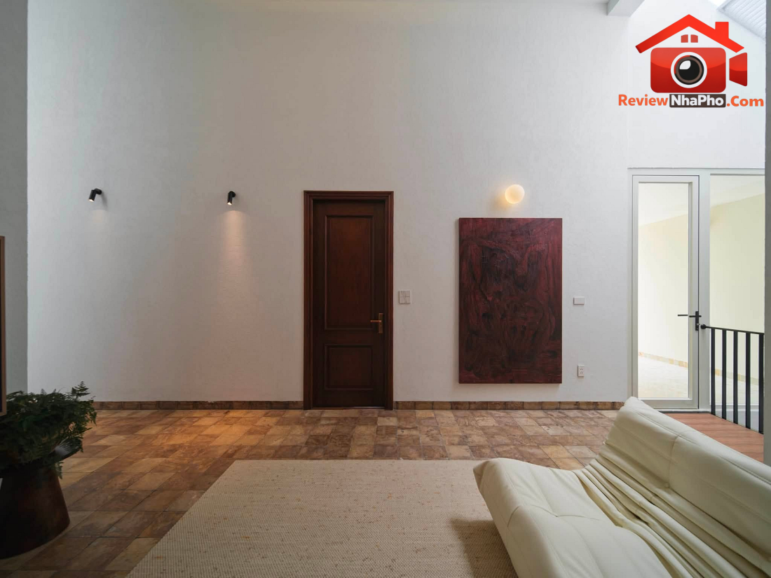 Nhà 2 tầng gộp từ 3 lô đất Lạng Sơn: Cấu trúc hai giếng trời đón gió và hồ koi đệm nhiệt- Ảnh 10. Nhà 2 tầng gộp từ 3 lô đất Lạng Sơn: Cấu trúc hai giếng trời đón gió và hồ koi đệm nhiệt- Ảnh 10.