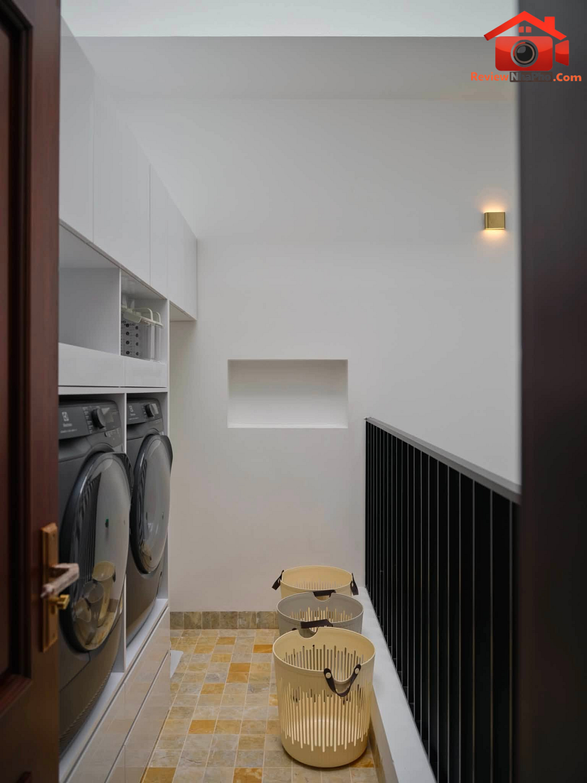 Nhà 2 tầng gộp từ 3 lô đất Lạng Sơn: Cấu trúc hai giếng trời đón gió và hồ koi đệm nhiệt- Ảnh 14. Nhà 2 tầng gộp từ 3 lô đất Lạng Sơn: Cấu trúc hai giếng trời đón gió và hồ koi đệm nhiệt- Ảnh 14.