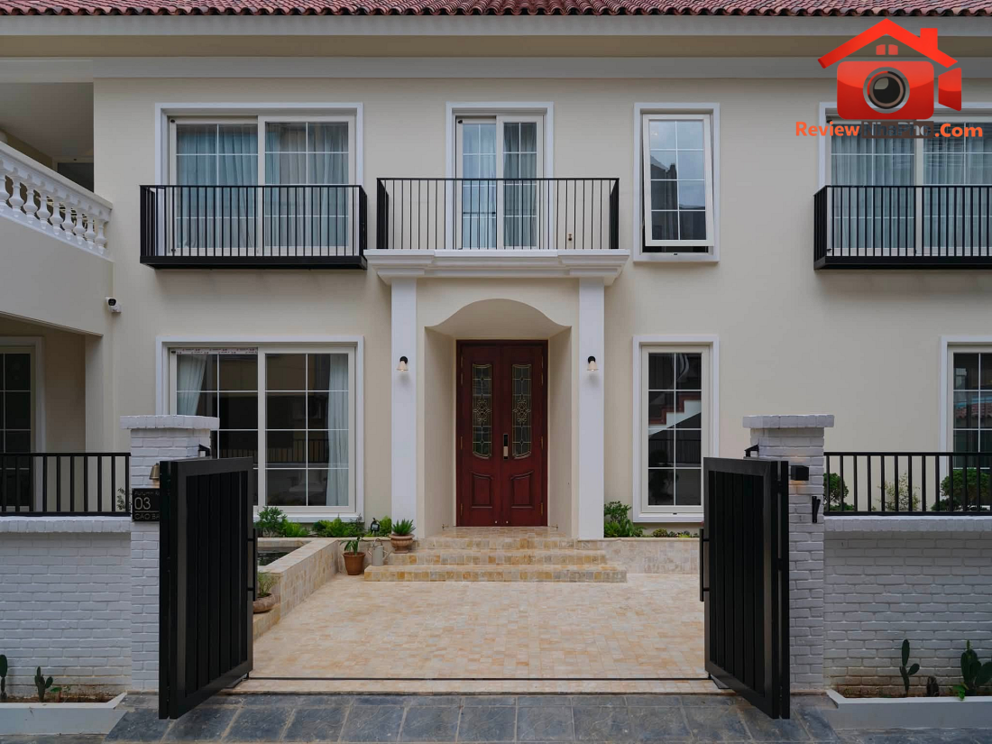 Nhà 2 tầng gộp từ 3 lô đất Lạng Sơn: Cấu trúc hai giếng trời đón gió và hồ koi đệm nhiệt- Ảnh 2. Nhà 2 tầng gộp từ 3 lô đất Lạng Sơn: Cấu trúc hai giếng trời đón gió và hồ koi đệm nhiệt- Ảnh 2.