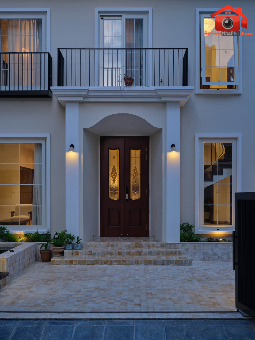 Nhà 2 tầng gộp từ 3 lô đất Lạng Sơn: Cấu trúc hai giếng trời đón gió và hồ koi đệm nhiệt- Ảnh 4. Nhà 2 tầng gộp từ 3 lô đất Lạng Sơn: Cấu trúc hai giếng trời đón gió và hồ koi đệm nhiệt- Ảnh 4.