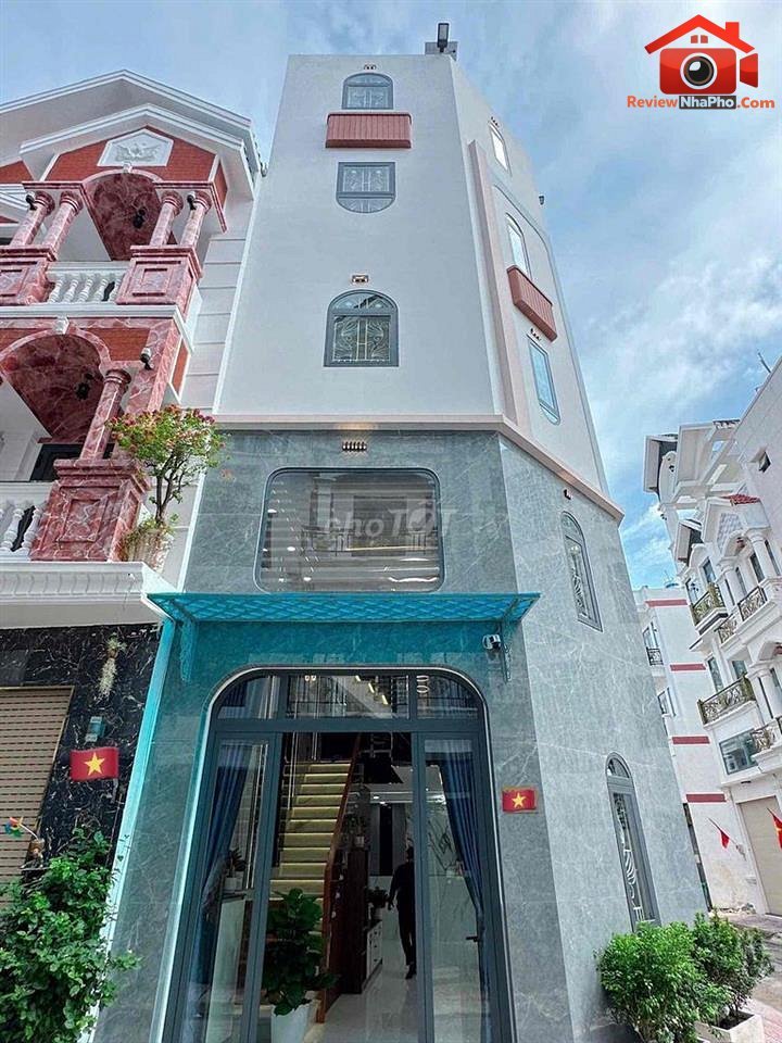 Review nhà phố Quận Bình Tân TP.HCM hướng Đông Nam, 5 phòng ngủ, giá 5.7 tỷ