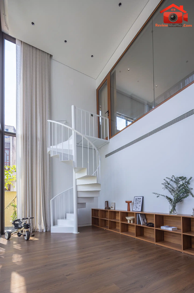 Nhà phố ba thế hệ tại Hà Đông: 3 khoảng vườn đan xen hóa giải khu đất hình lục giác- Ảnh 6. Nhà phố ba thế hệ tại Hà Đông: 3 khoảng vườn đan xen hóa giải khu đất hình lục giác- Ảnh 6.