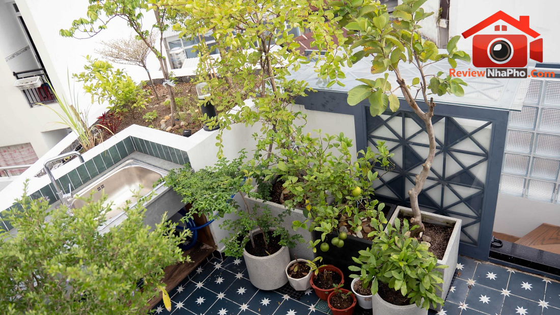 Nhà phố chỉ 20 m² TP.HCM: Cấu trúc xoay khối vuông và dải đệm thang bọc quanh- Ảnh 14.