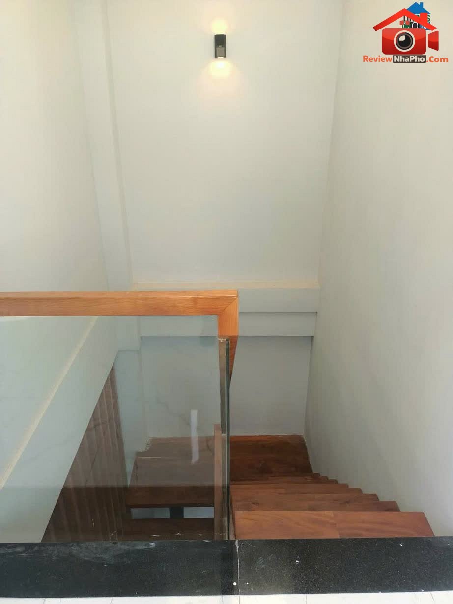 Review nhà phố Lê Văn Quới Bình Tân TP.HCM giá 5.69 tỷ, diện tích 100 m²