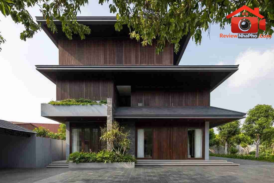 Tái sinh nhà xưởng cũ thành biệt thự vườn đa thế hệ