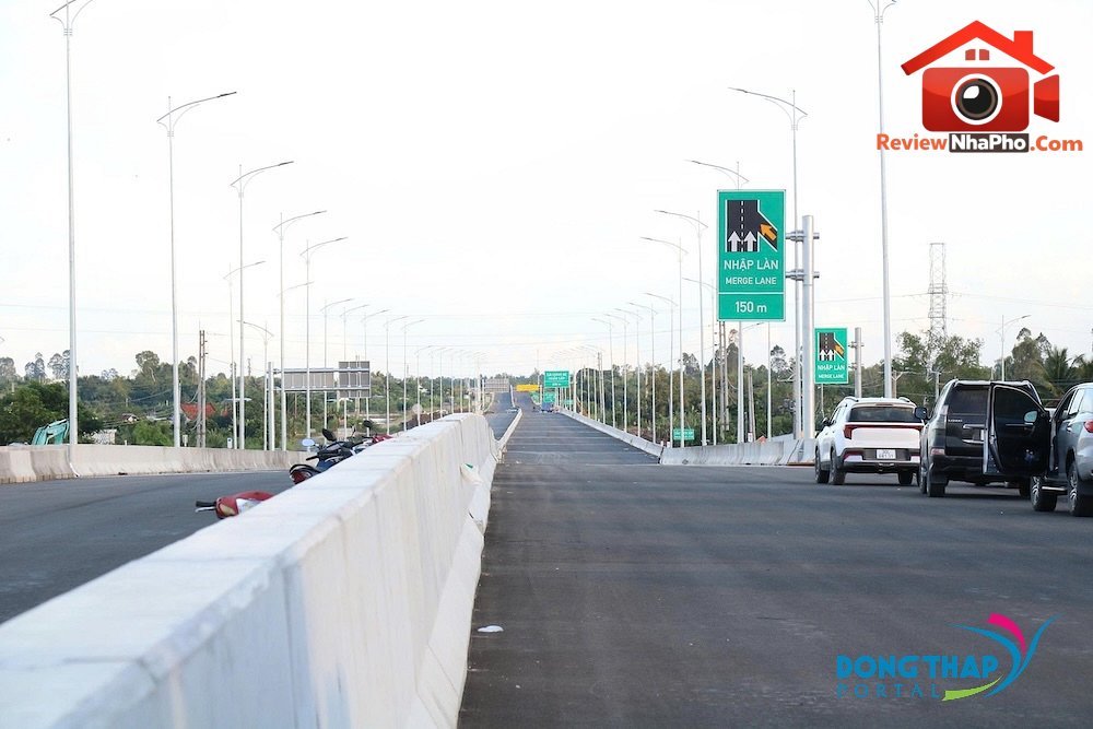 Tin vui cho người dân Đồng Tháp: Cao tốc hơn 27km sắp về đích, giảm tải cho Quốc lộ 30- Ảnh 2. Tin vui cho người dân Đồng Tháp: Cao tốc hơn 27km sắp về đích, giảm tải cho Quốc lộ 30- Ảnh 2.