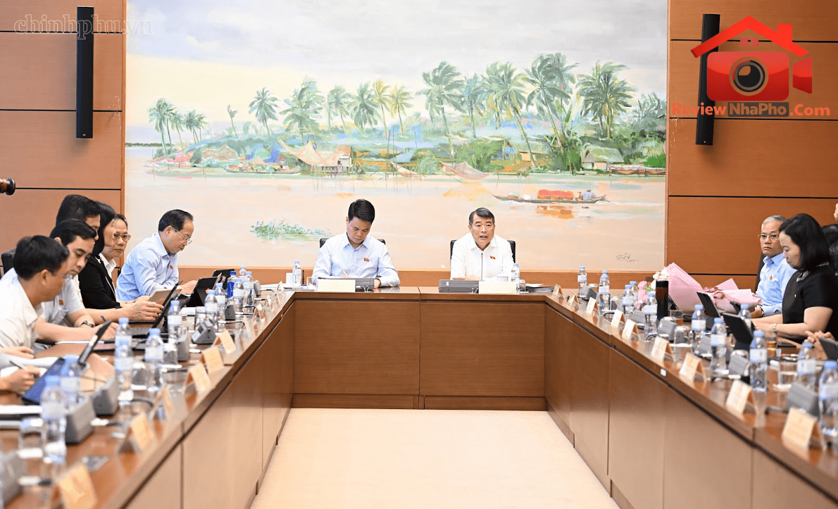 Thủ tướng: Không để tăng giá vô lý với nhà ở cho người thu nhập thấp- Ảnh 1.