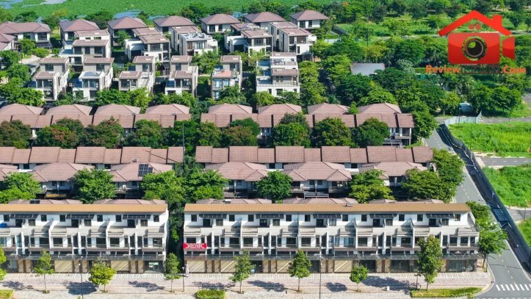Áp lực kép trên thị trường địa ốc: Cung tăng cầu giảm