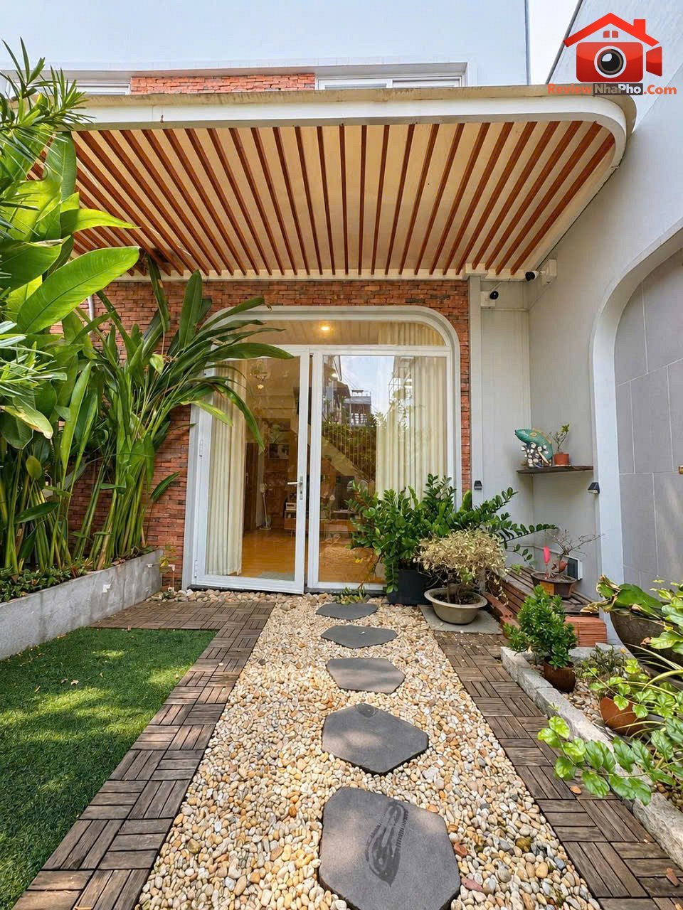 Biệt thự sân vườn 203m2 gần mặt tiền Hương Lộ 3, giá 9,5 tỷ