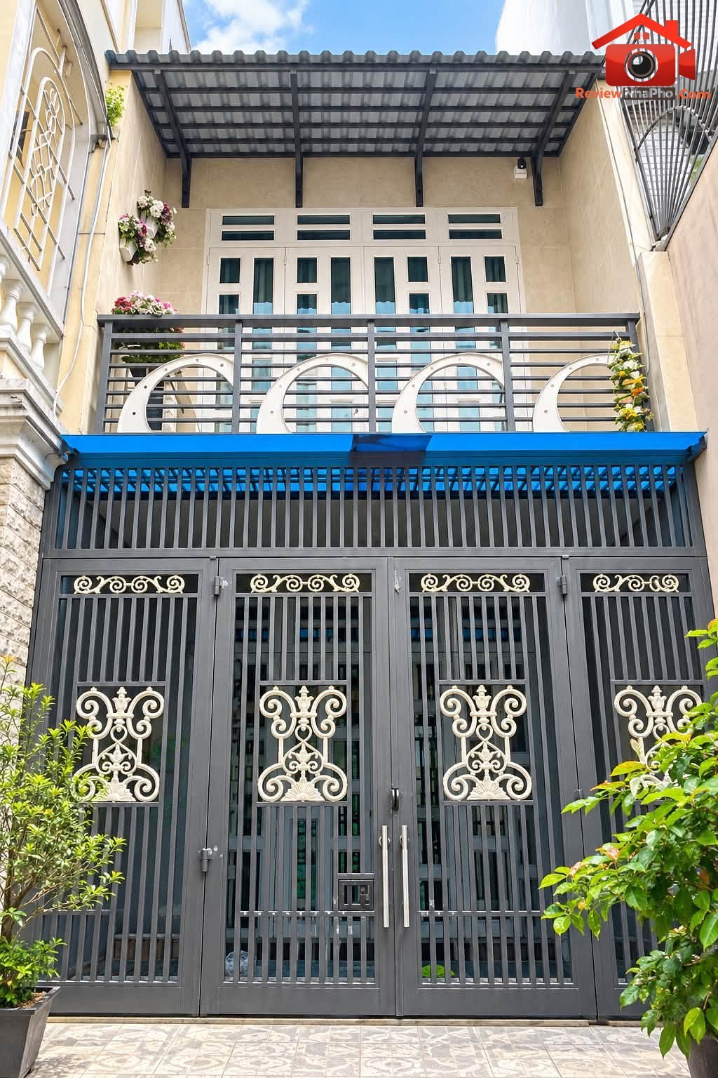 Nhà đẹp kề đầm sen hẻm xe hơi đỗ cửa 74m nở hậu giá nhỉnh 6 tỷ