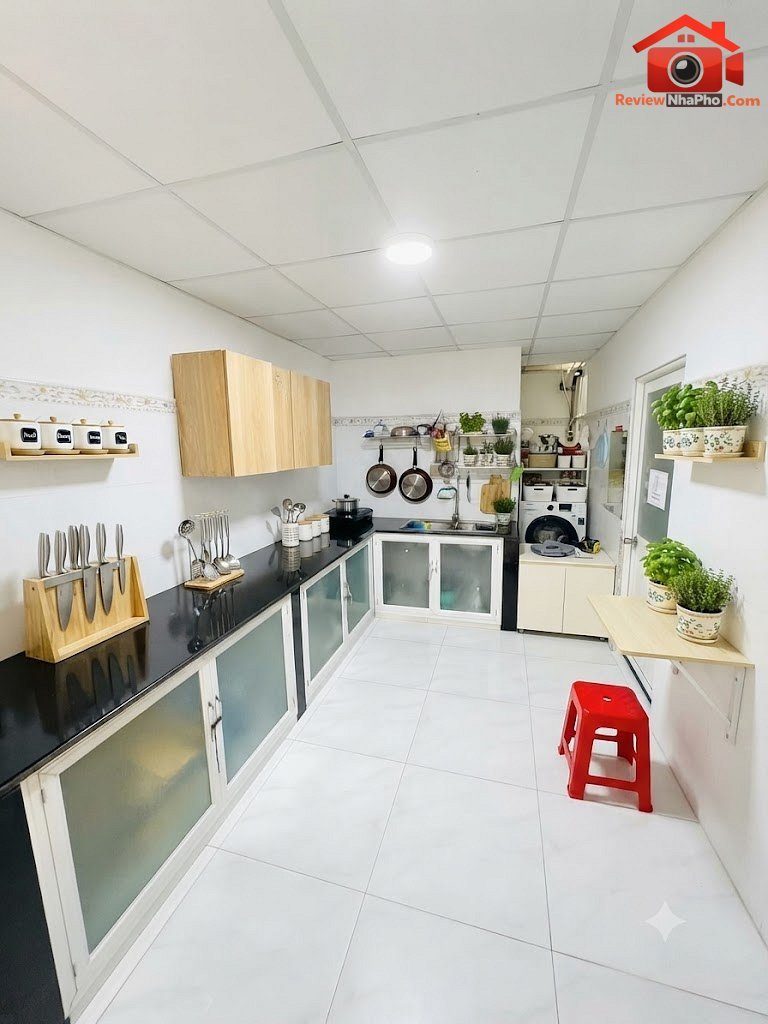 Nhà 2 tầng 40m2 gần chợ Tân Trụ, giá 3,5 tỷ, quận Tân Bình