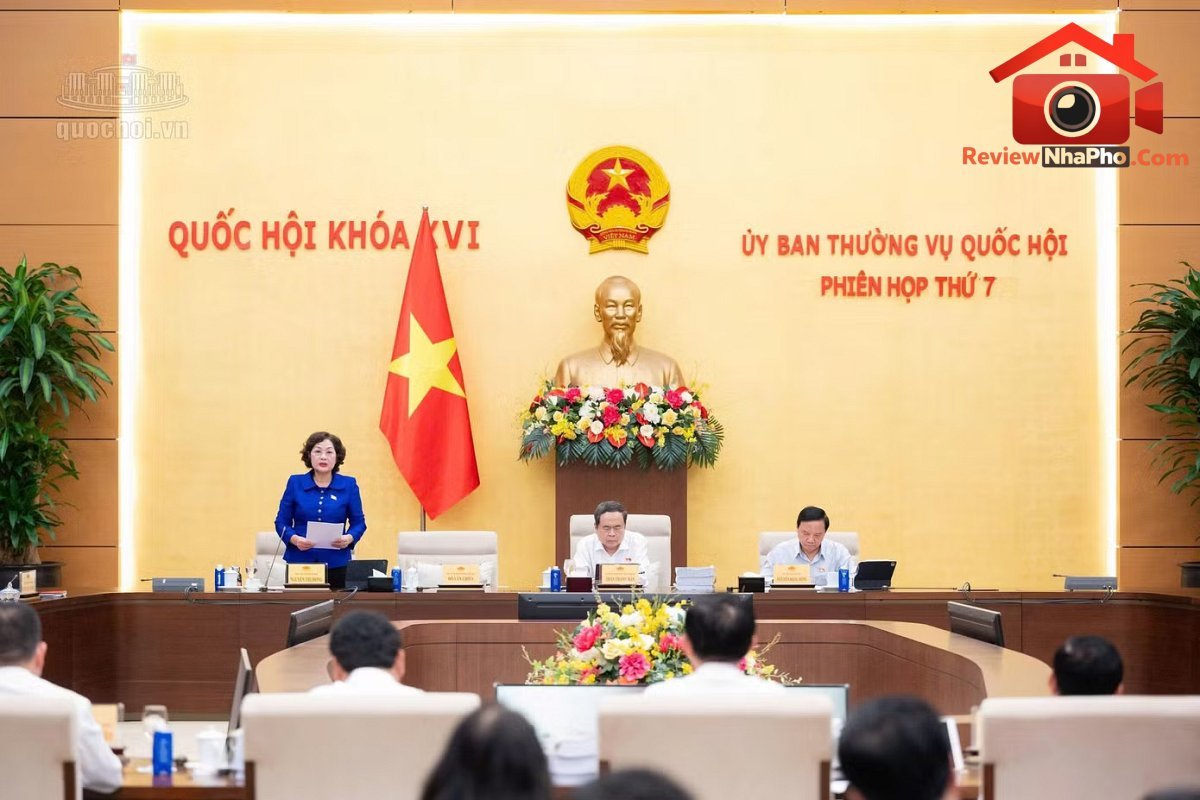 Chủ tịch Quốc hội Trần Thanh Mẫn và các Phó Chủ tịch Quốc hội tại phiên họp. (Ảnh: QH) Đề xuất bồi thường bằng đất ở, nhà ở tại chỗ cho người bị thu hồi đất - Ảnh 2.