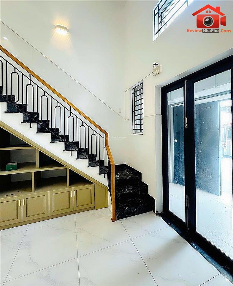Review nhà phố Quận Tân Bình TP.HCM – Gần ngã tư Bảy Hiền, Sổ hồng đầy đủ